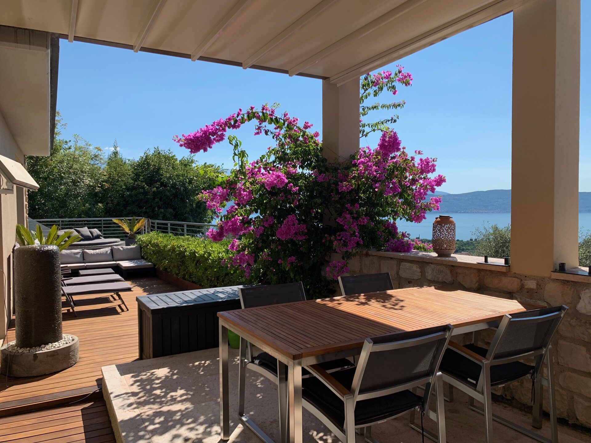 Maderno I · Terrasse mit Bougainvillea und Seeblick