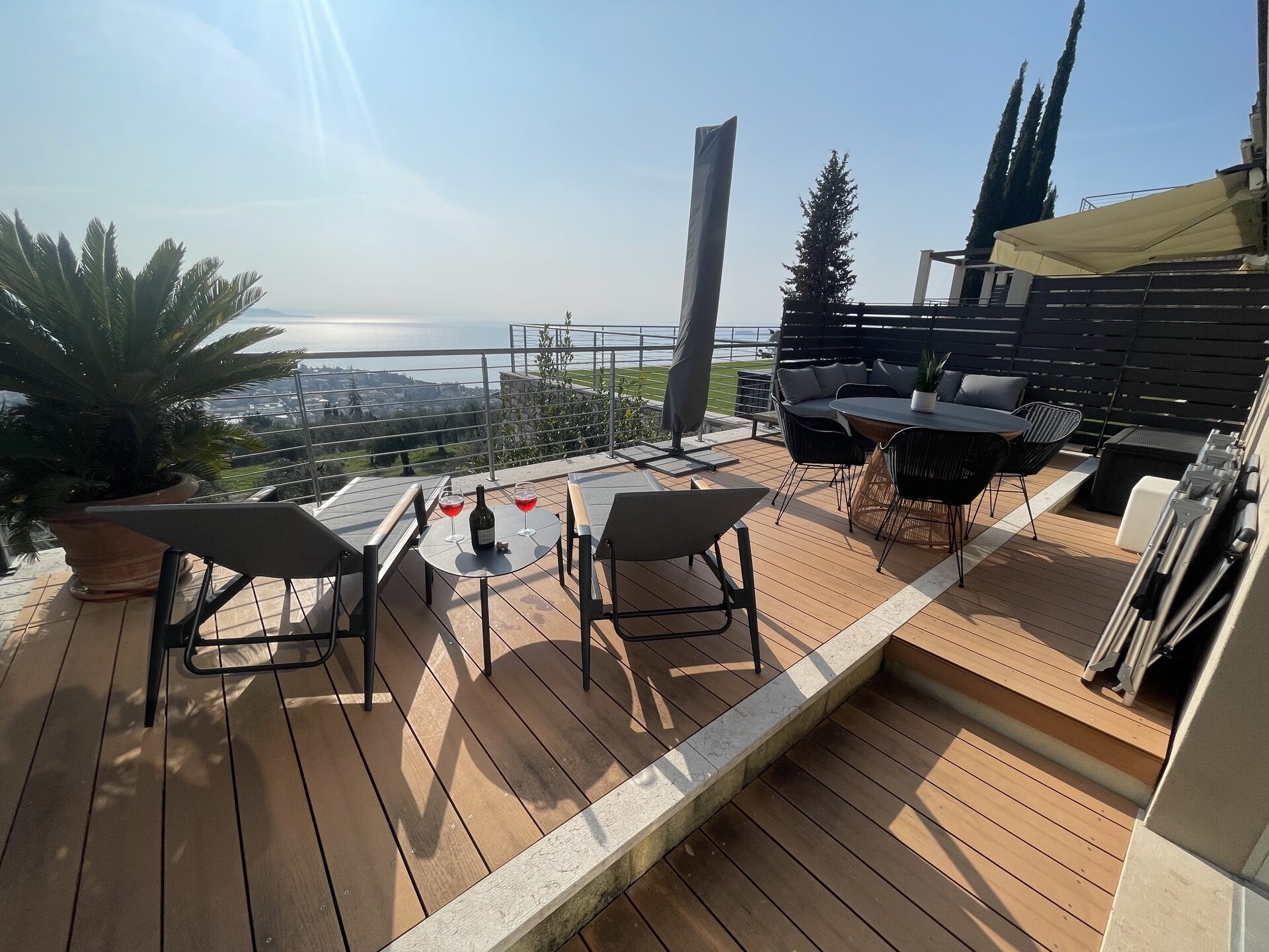 Maderno II · Sky-Terrasse mit Sitzgruppe und Seeblick